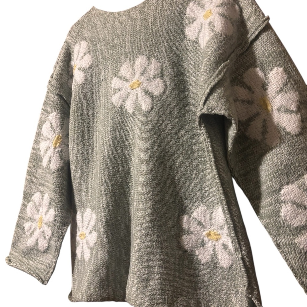 Daisy Flower Patterned Loose Fit Sweater
Size: Small - Picture 3 of 10